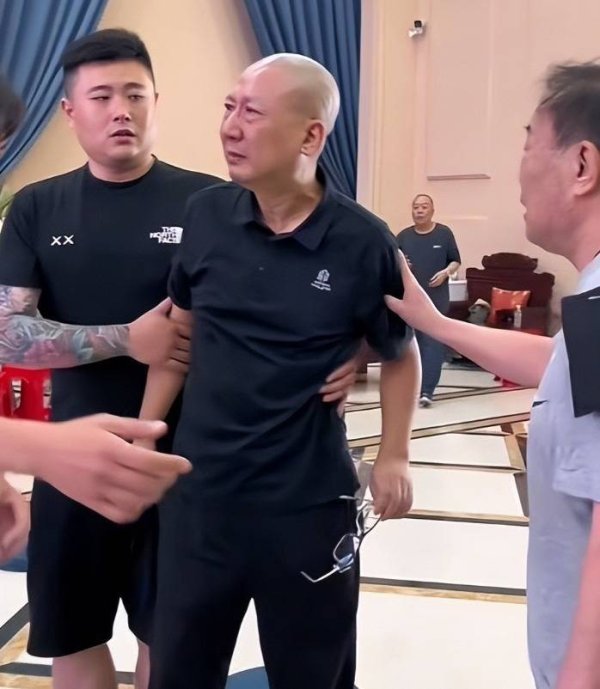 大资本 杨少华吊唁现场突发闹剧！徒弟找杨议解决恩怨，长子透露内情